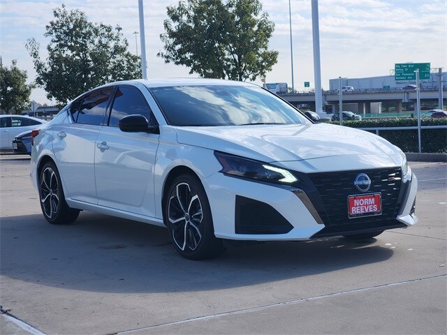 2024 Nissan Altima 2.5 SR photo 2