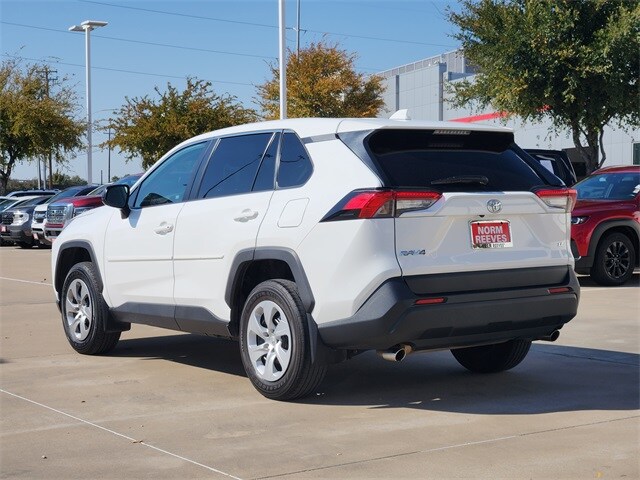 2023 Toyota RAV4 LE photo 4