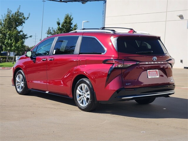 2025 Toyota Sienna Limited photo 4