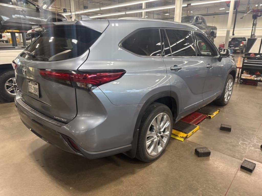 Used 2023 Toyota Highlander Limited SUV