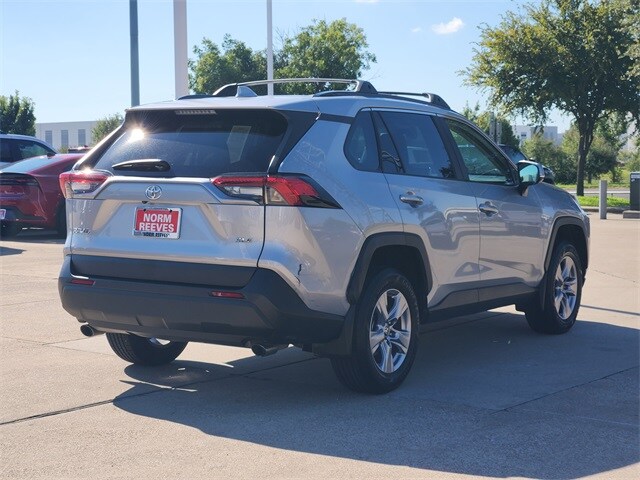 2023 Toyota RAV4 XLE photo 3
