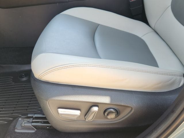 2021 Toyota RAV4 XLE Premium - Photo 18