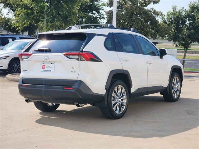 2020 Toyota RAV4 XLE Premium photo 2