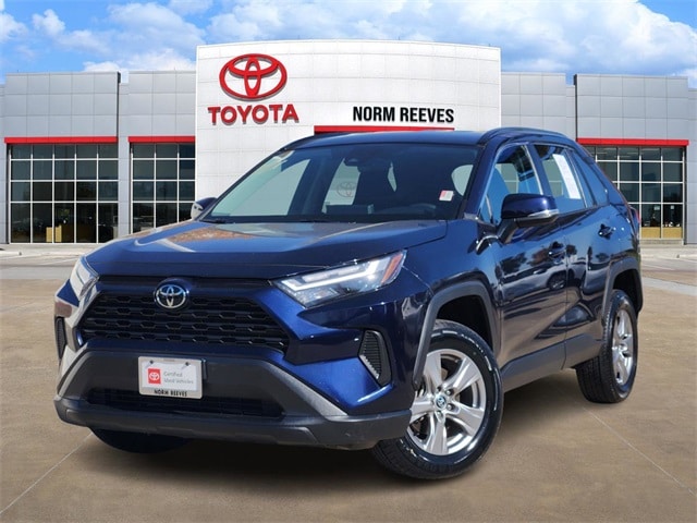 2024 Toyota RAV4 XLE's photo