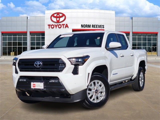2025 Toyota Tacoma SR5's photo