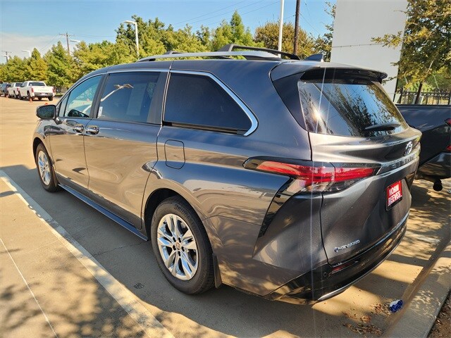 2025 Toyota Sienna Limited photo 4