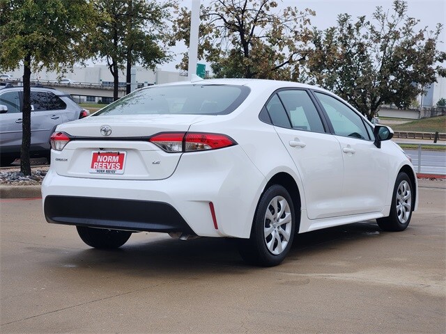2024 Toyota Corolla LE photo 3