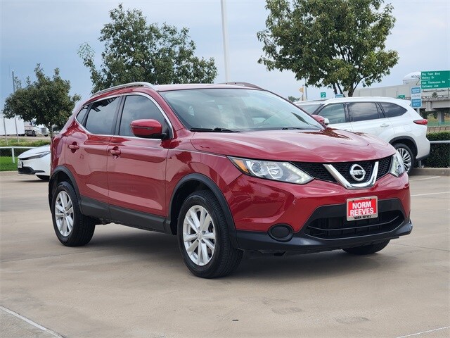 2017 Nissan Rogue Sport SV photo 2