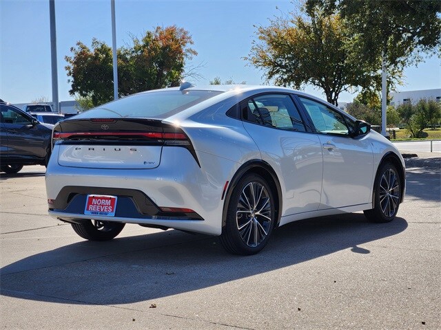 2025 Toyota Prius XLE photo 3