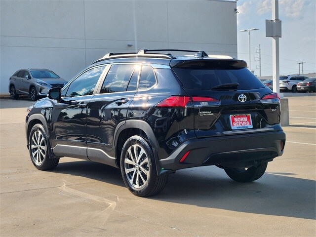 2023 Toyota Corolla Cross XLE photo 4