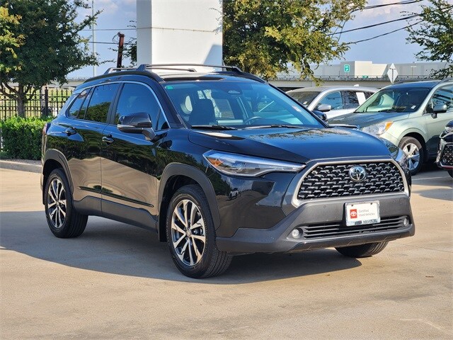 2023 Toyota Corolla Cross XLE photo 2