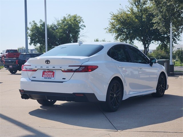 2025 Toyota Camry SE photo 3