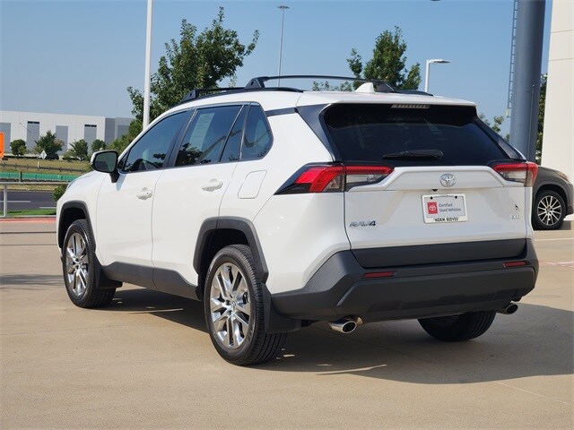 2020 Toyota RAV4 XLE Premium photo 3
