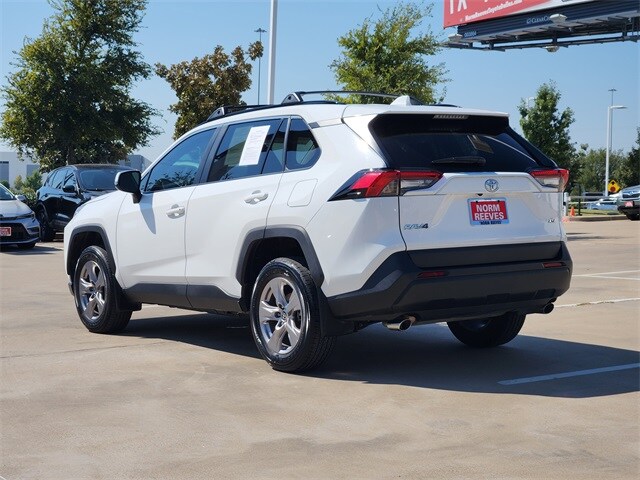 2023 Toyota RAV4 XLE photo 2
