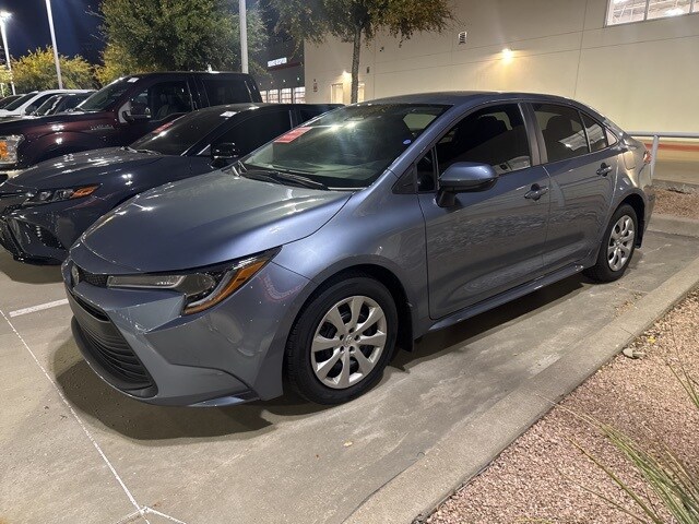 2025 Toyota Corolla LE photo 2