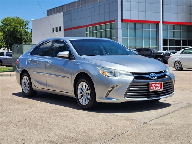 2017 Toyota Camry Hybrid LE photo 2
