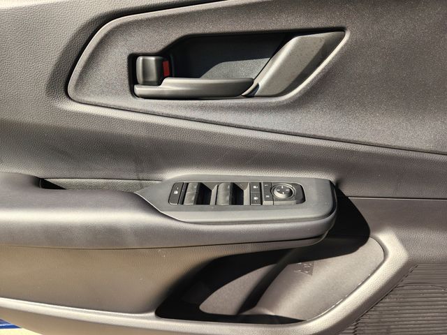 2026 Toyota Prius Plug-in Hybrid SE - Photo 17