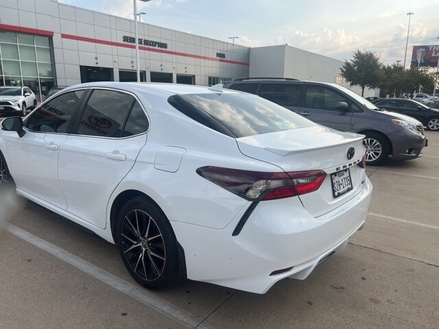 2023 Toyota Camry SE photo 3