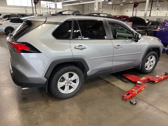 2019 Toyota RAV4 XLE photo 4