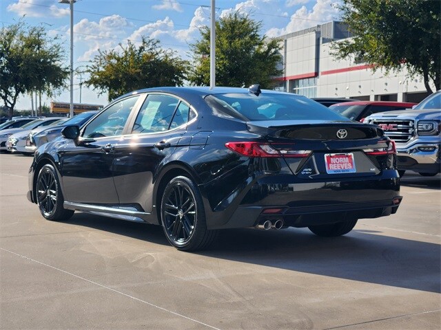 2025 Toyota Camry SE photo 4