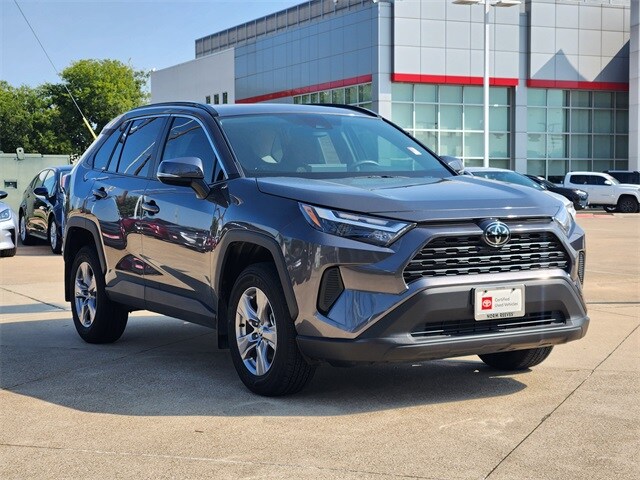2023 Toyota RAV4 XLE photo 2