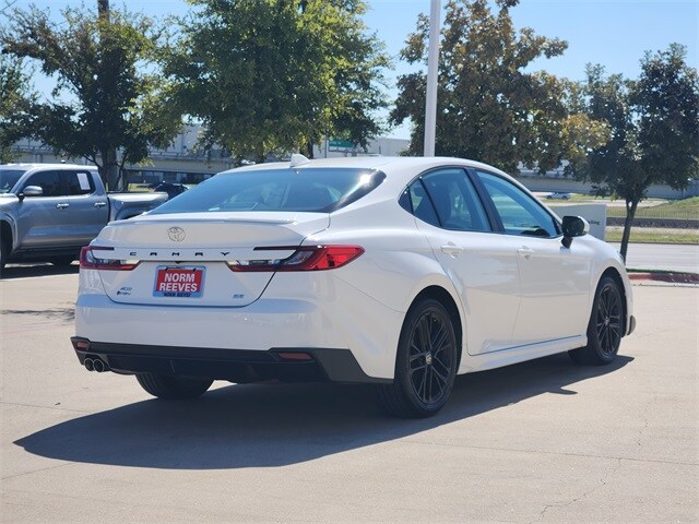 2025 Toyota Camry SE photo 3