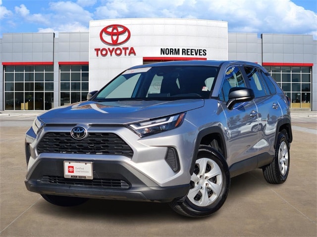 2024 Toyota RAV4 LE's photo