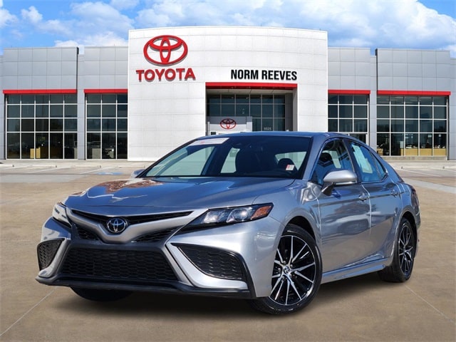 2024 Toyota Camry SE's photo