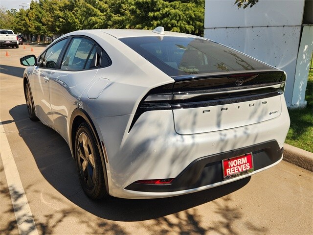 2025 Toyota Prius Plug-in Hybrid SE photo 4