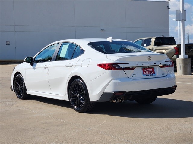 2025 Toyota Camry SE photo 4