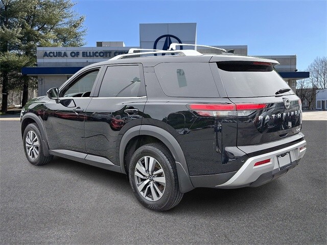 2023 Nissan Pathfinder SL photo 3