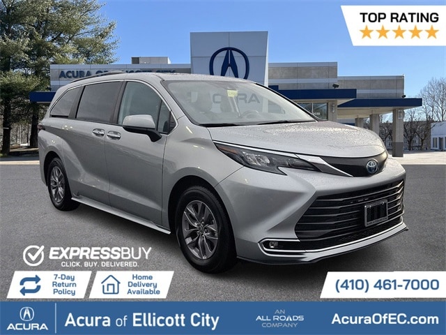 2024 Toyota Sienna XLE's photo