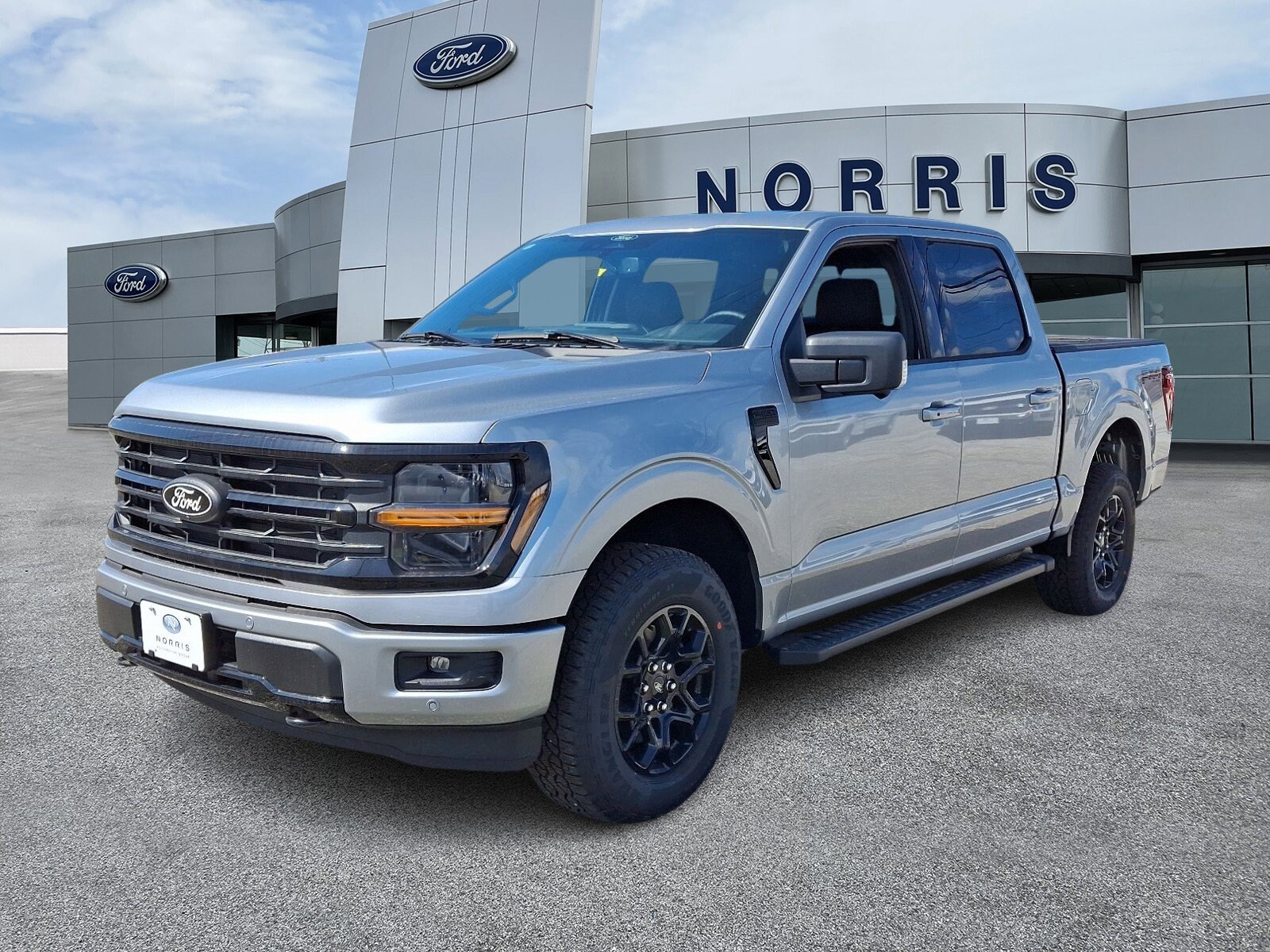 2025 Ford F-150 XLT photo 2