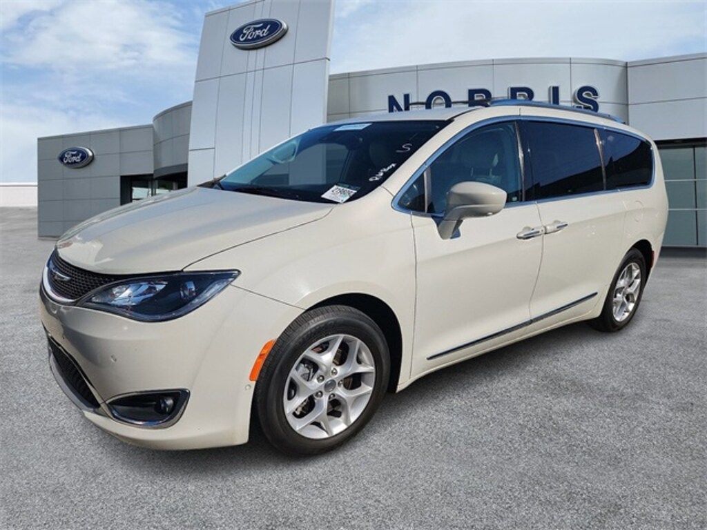 Used 2017 Chrysler Pacifica Touring L Plus Minivan/Van