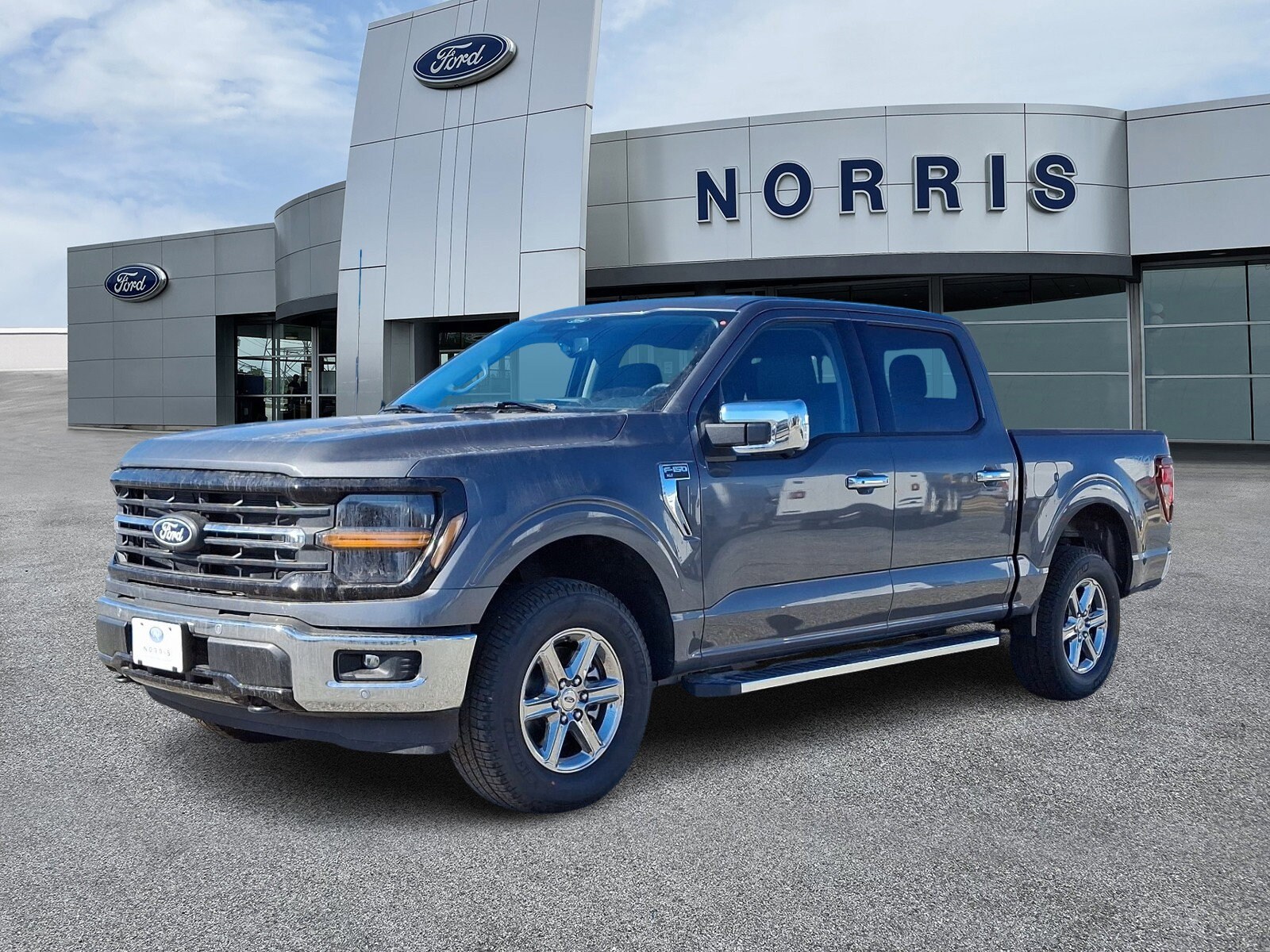 2025 Ford F-150 XLT photo 2