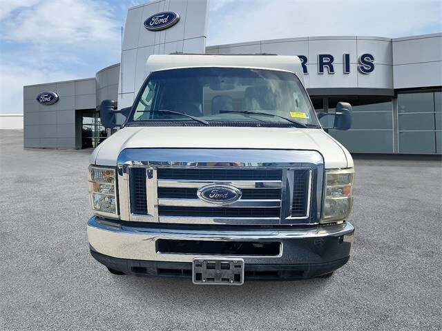 2008 Ford E-350 photo 2