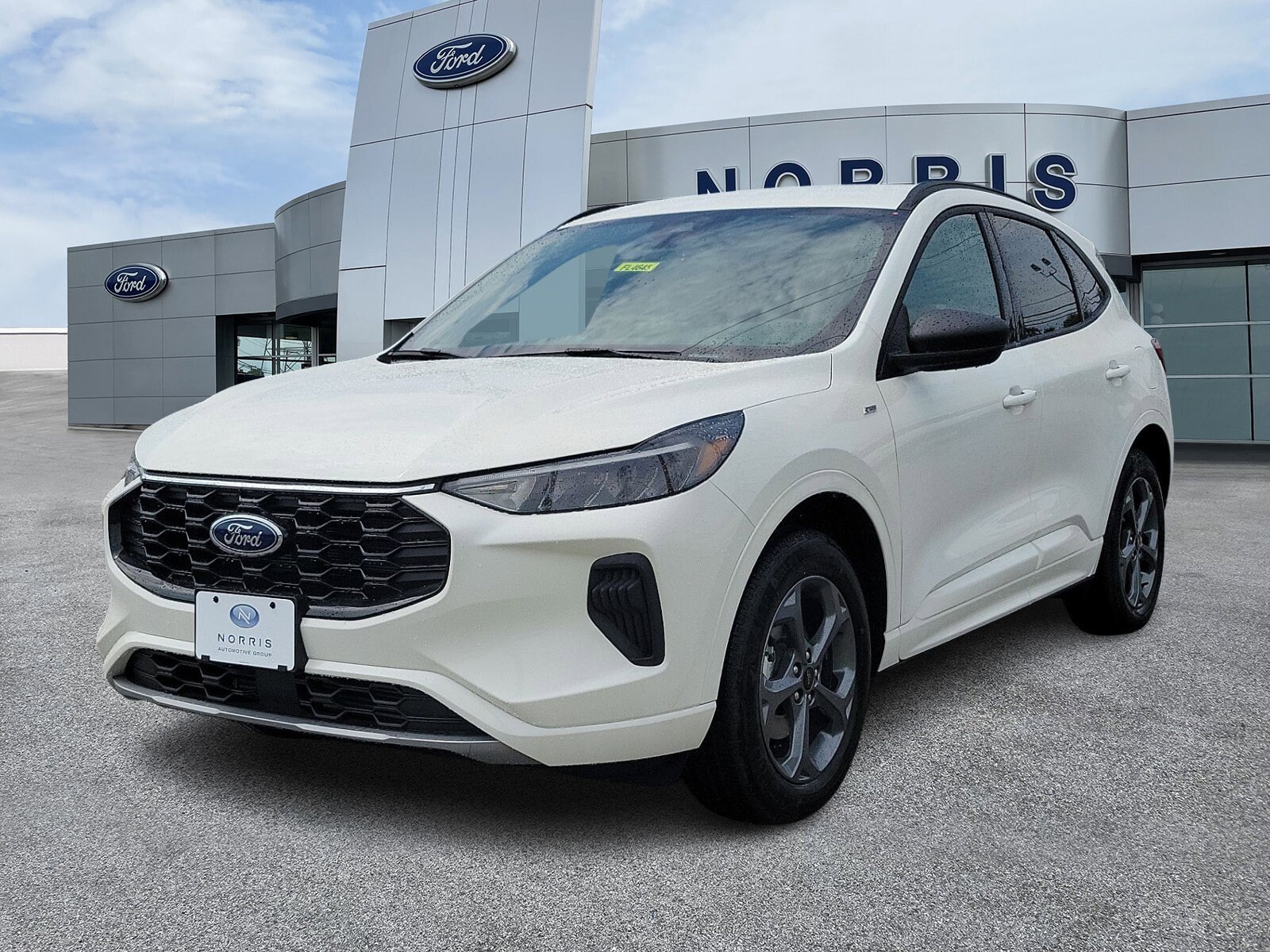 2024 Ford Escape ST-Line photo 2