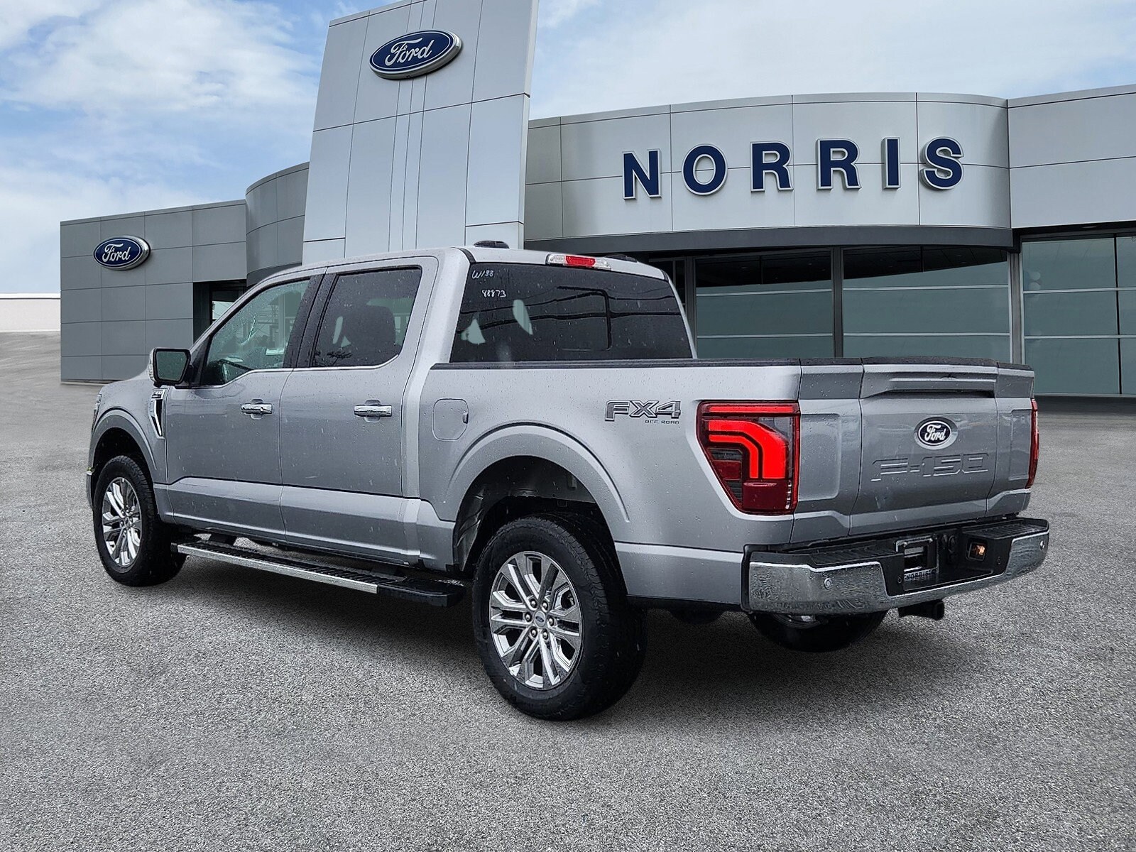 2025 Ford F-150 Lariat photo 3