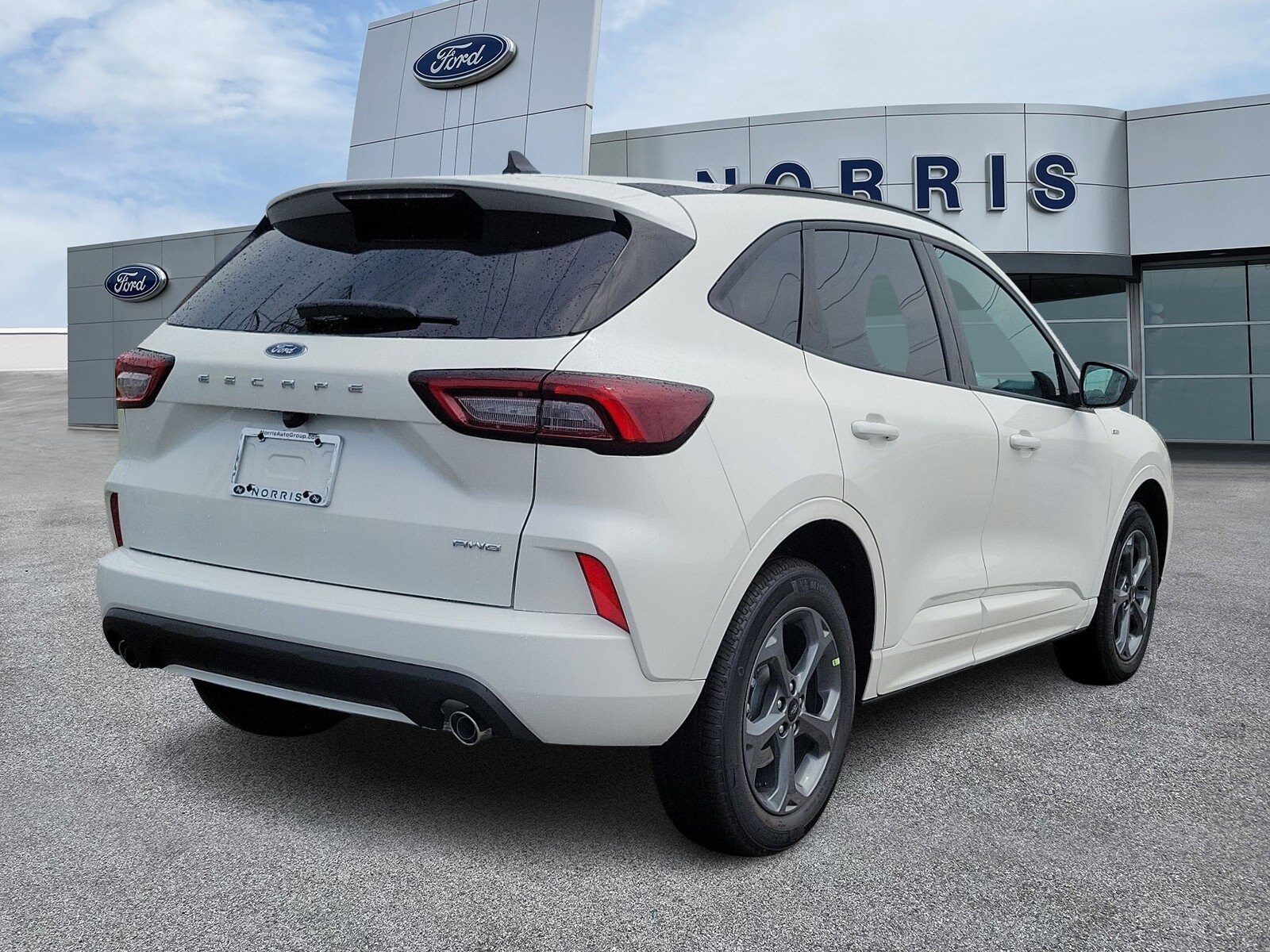 2024 Ford Escape ST-Line photo 4