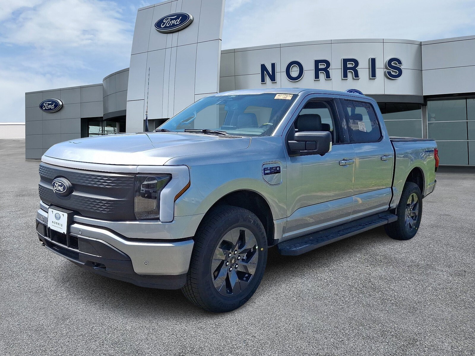 2025 Ford F-150 Lightning photo 2