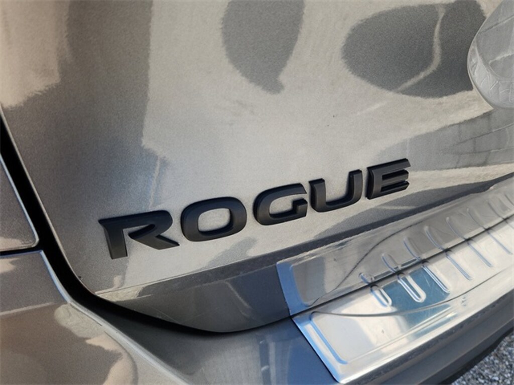 Used 2018 Nissan Rogue SV SUV