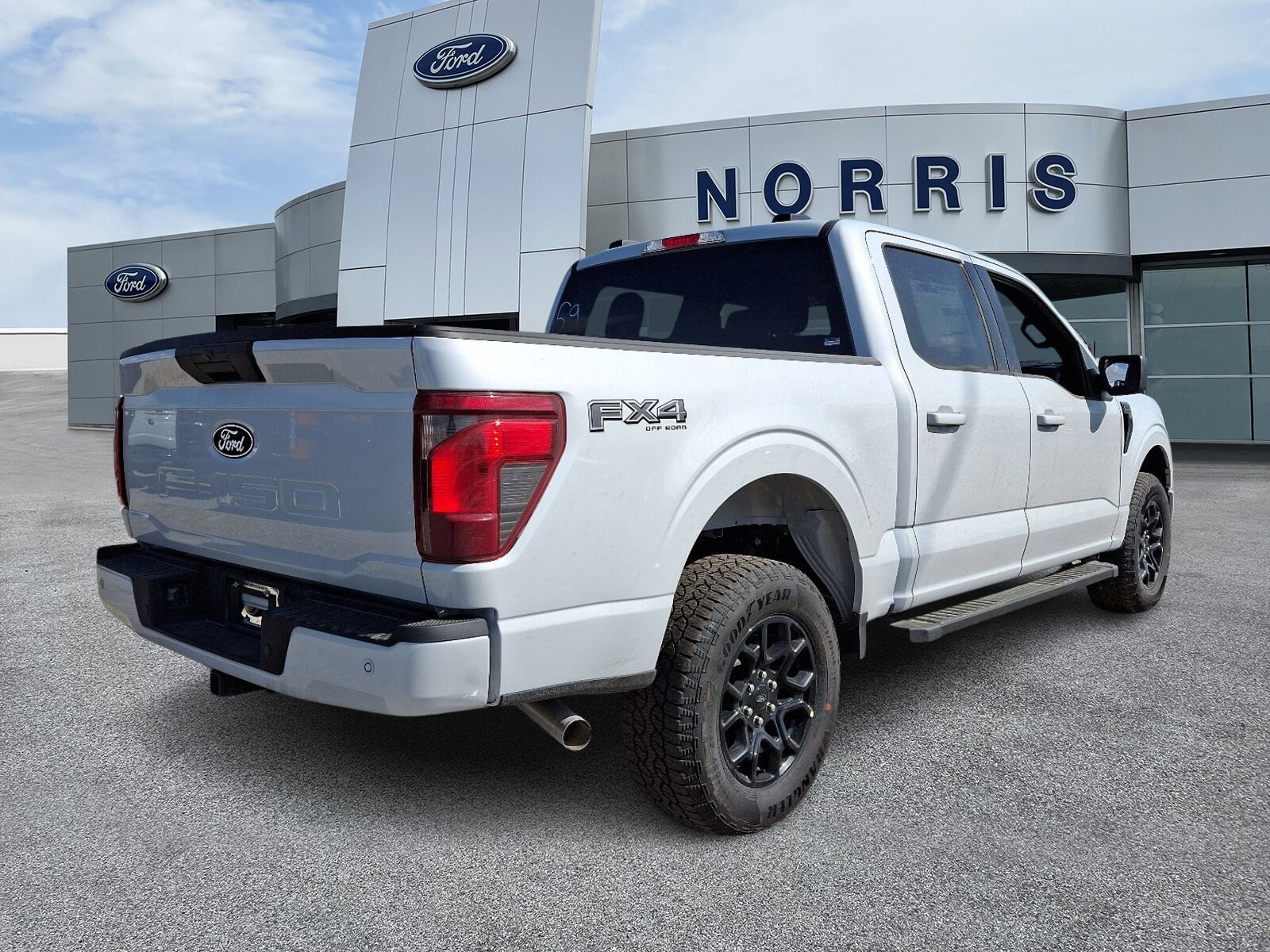 2025 Ford F-150 XLT photo 4