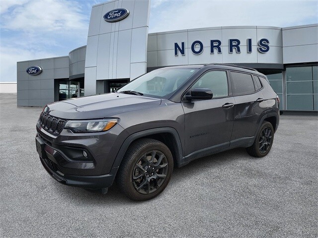 2023 Jeep Compass Altitude photo 2