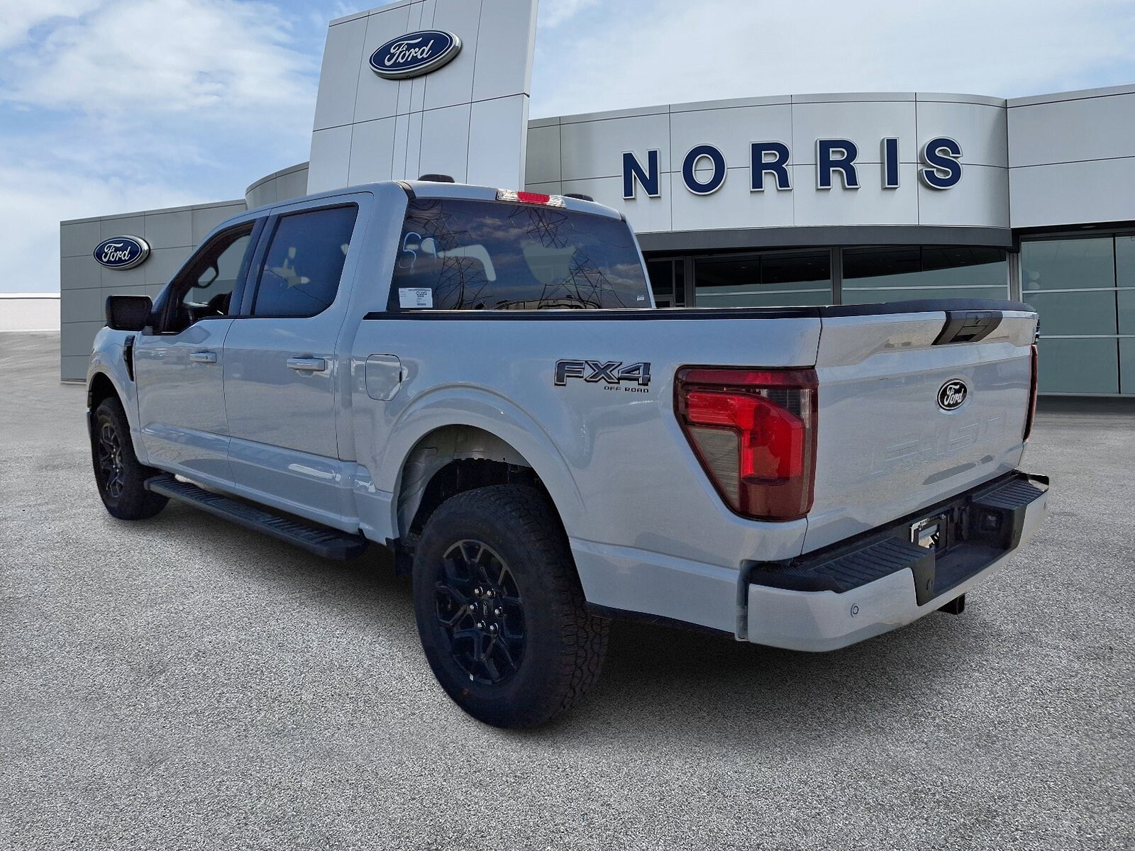 2025 Ford F-150 XLT photo 3