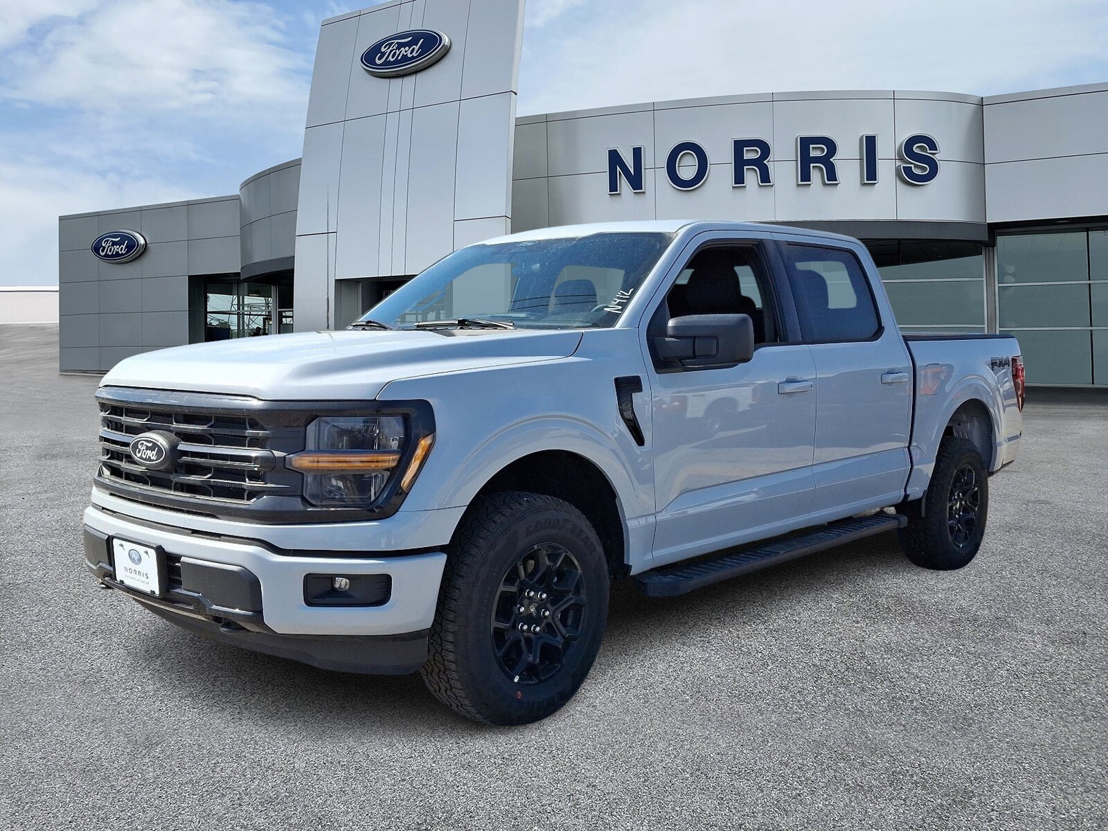 2025 Ford F-150 XLT photo 2