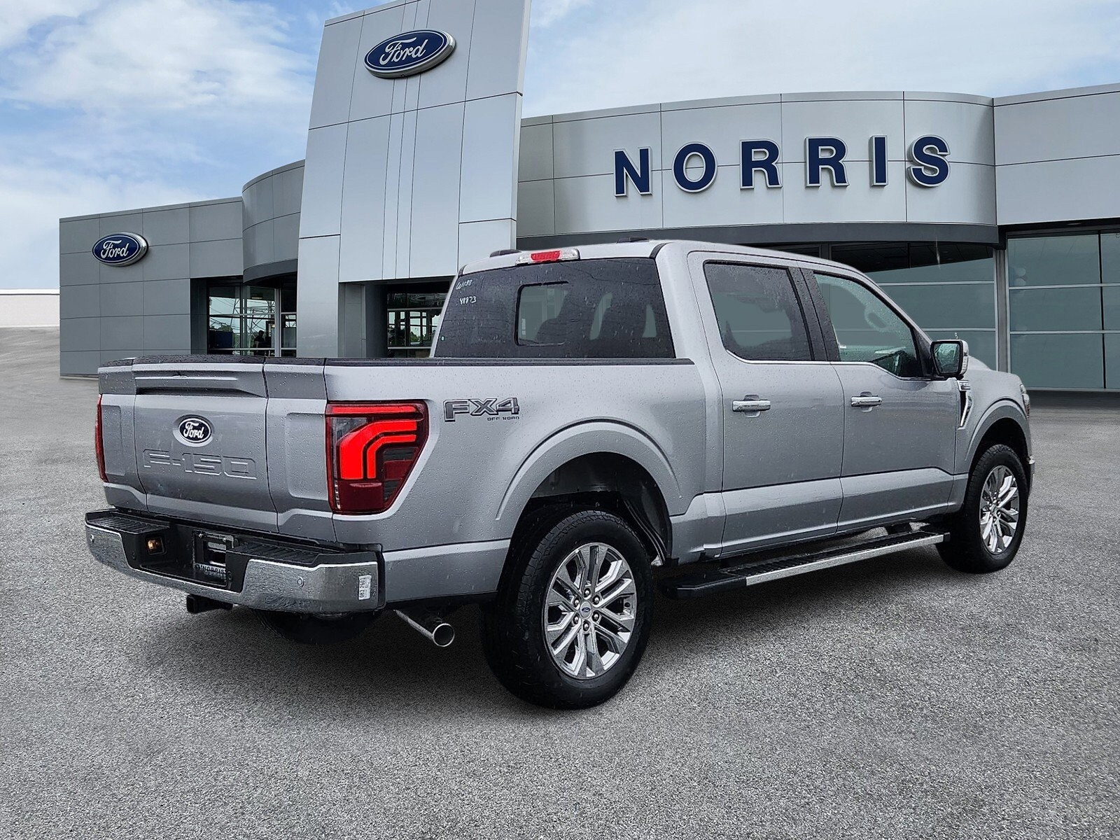 2025 Ford F-150 Lariat photo 4