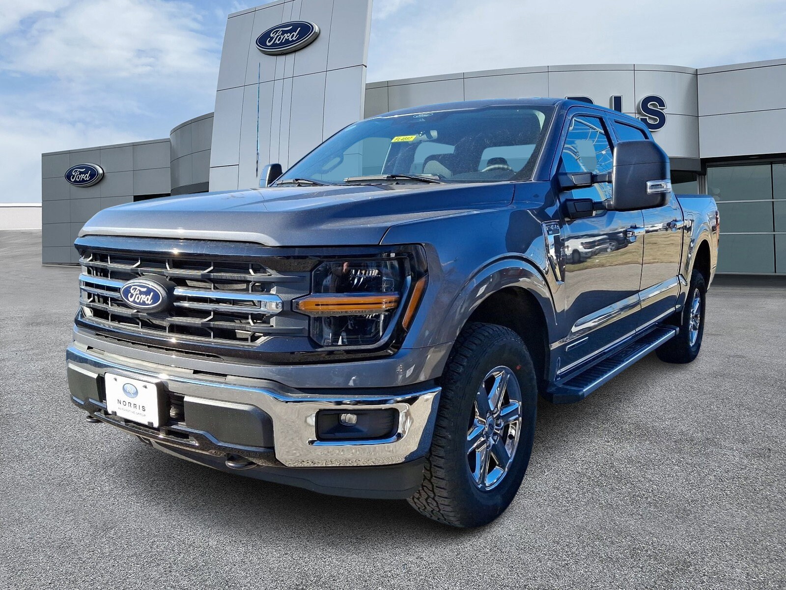 2025 Ford F-150 XLT photo 2