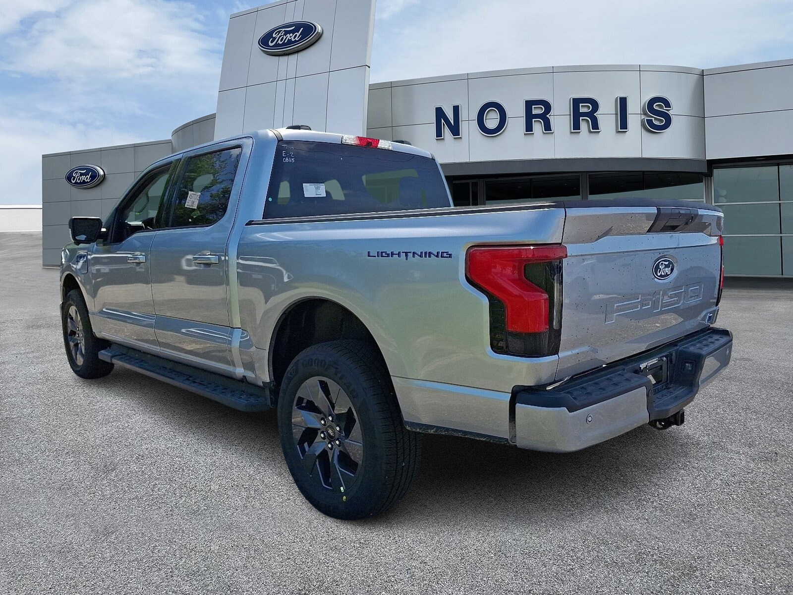2025 Ford F-150 Lightning photo 3