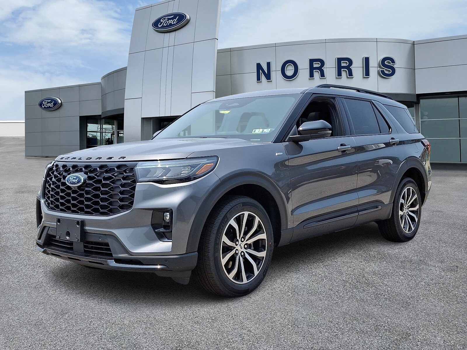 2025 Ford Explorer ST-Line photo 2