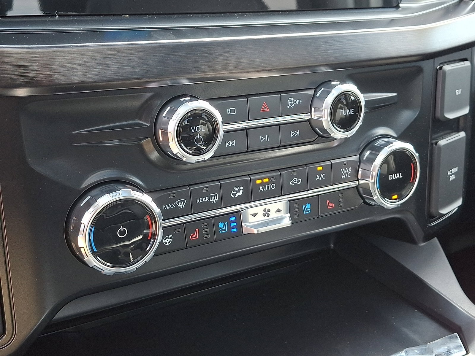 2025 Ford F-350 Super Duty Lariat - Photo 11